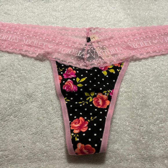 Victoria Secret Thong Undies - Picture 1 of 3
